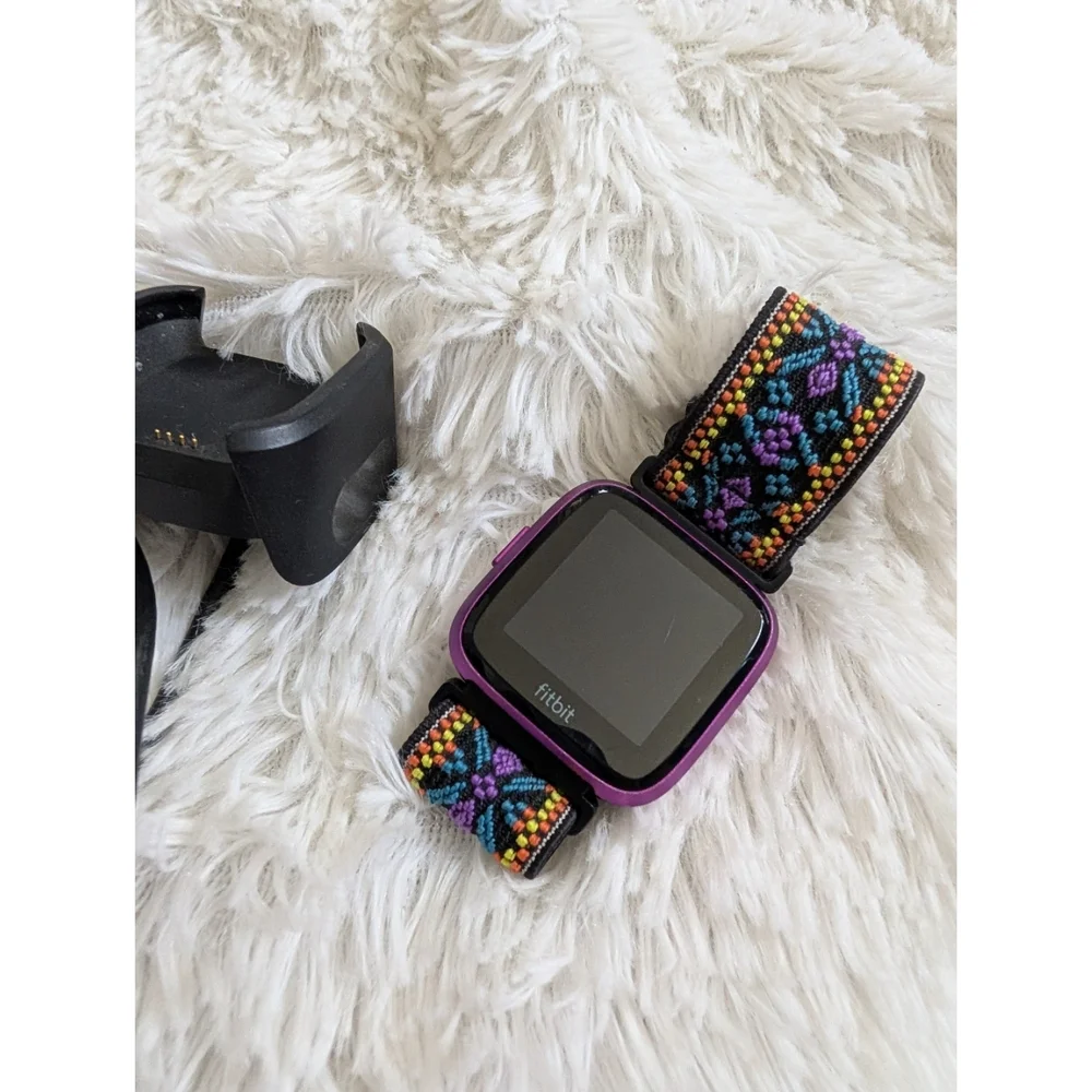 Fitbit Versa Lite Edition Purple With Stretchy Adjustable Band And Charger